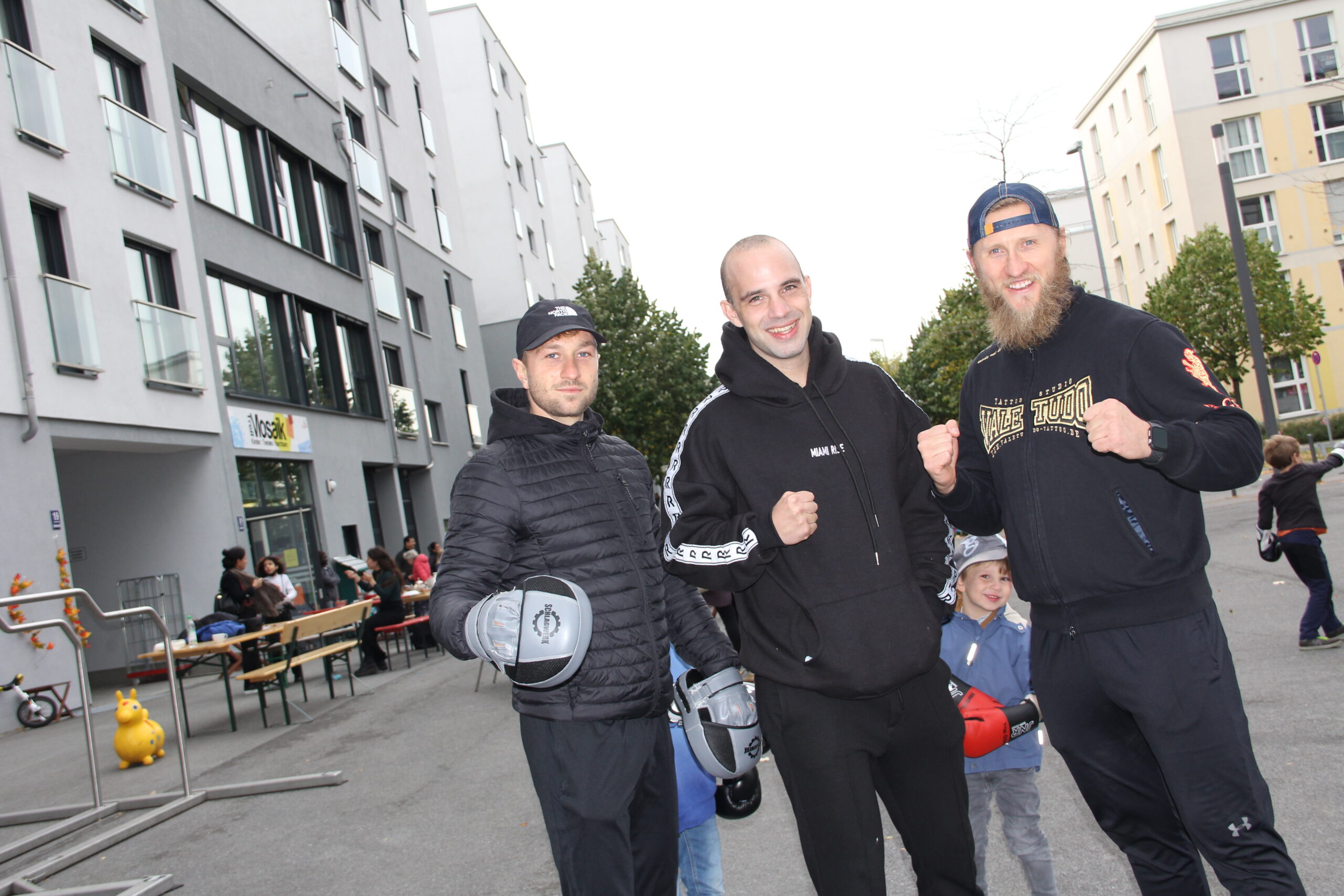 15 OpenPlace Trainer Kickboxen & Boxen